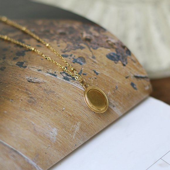 NEW 18K Gold Plated Vintage Retro Mother of Pearl Lolita Oval Pendant Necklace - Picture 3 of 11